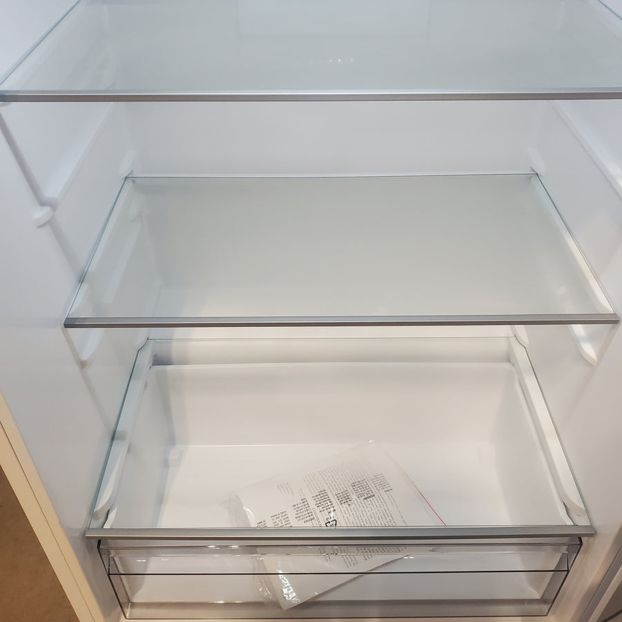 Hisense PureSpace 18.1-cu ft Counter-Depth 30-in Wide Top-Freezer Refrigerator Garage Ready ENERGY STAR Certified in White RT180N3SWEH - Scratch & Dent (Minor)