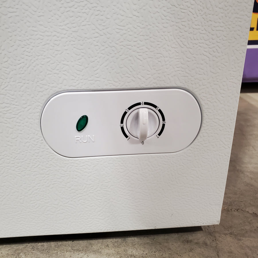 Vissani 5.0 cu. ft. Manual Defrost Chest Freezer with LED Light in White, Garage Ready HMCF5W5 - Scratch & Dent (Major)