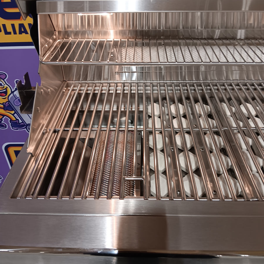 Coyote 36 Inch Built-In Grill with 3 Infinity Burners™, RapidSear™ Infrared Burner, 875 sq. in. Cooking Surface, Interior Grill Lighting, LED Illuminated Knobs, and Integrated Wind Guard C2SL36NG - Scratch & Dent (Moderate)