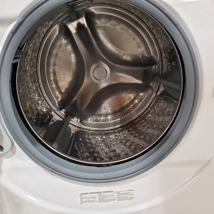 Samsung 4.5 cu. ft. Large Capacity Smart Front Load Washer with Super Speed Wash in White WF45B6300AW - Scratch & Dent (Minor)