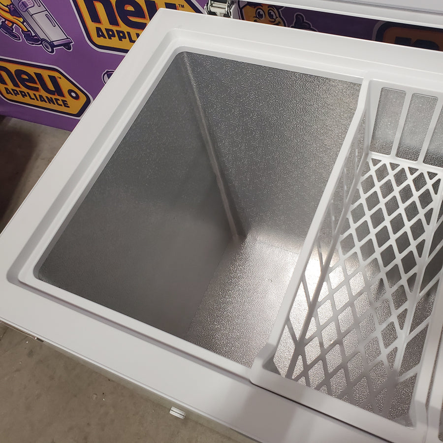 Vissani 8.8 cu. ft. Manual Defrost Convertible Garage Ready Chest Freezer in White, Powered by Hubspace MDCF9WH - Scratch & Dent (Minor)