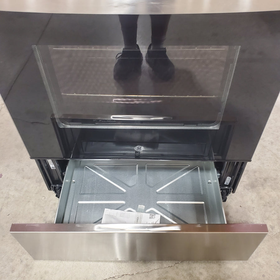 GE ENERGY STAR® 30" Free-Standing Electric Convection Range with No Preheat Air Fry and EasyWash™ Oven Tray GRF600AVSS - Open Box