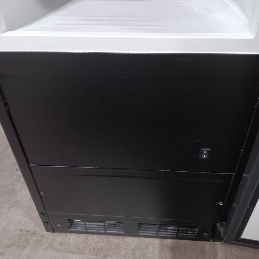 Marvel 15 Inch Built-In Crescent Ice Maker with 25 Lbs. Daily Ice Production, 25 Lbs. Ice Storage Capacity, Thermal-Efficient Cabinet, Arctic White Interior, Reversible Door, No Drain Required MLCR215SS01B - Scratch & Dent (Major)