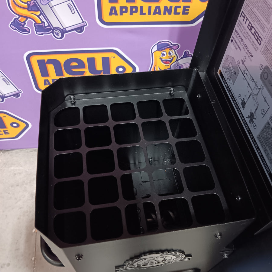 Pit Boss 700 DX Series 740-Sq. in Black Pellet Grill 22321478 - PB700DX - Certified Refurbished