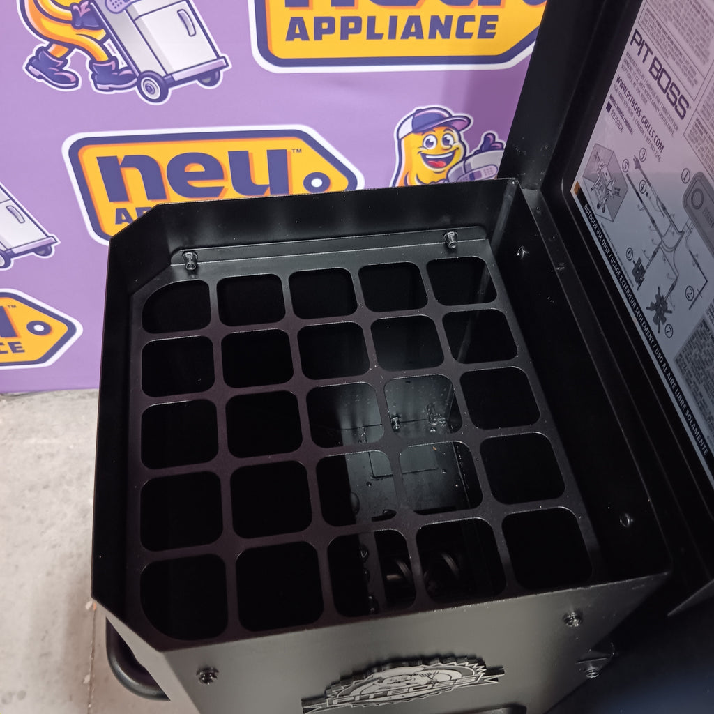Pit Boss 700 DX Series 740-Sq. in Black Pellet Grill 22321478 - PB700DX - Certified Refurbished