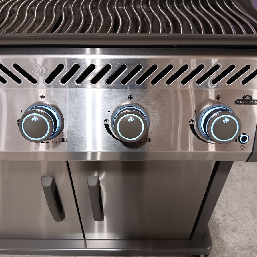 NAPOLEON Rogue PRO 625 Series Black 5-Burner Infrared Natural Gas Grill 1-Side Burner RP625SIB - Open Box