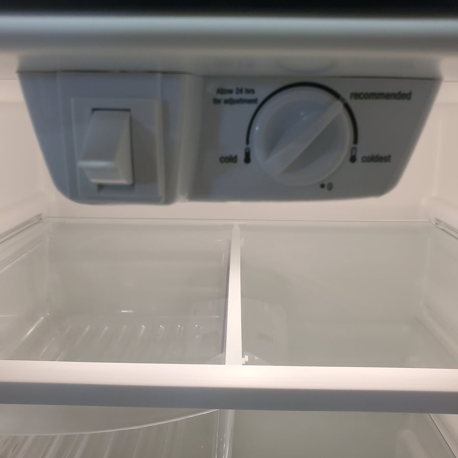 Frigidaire 20.4-cu ft Standard-Depth 30-in Wide Top-Freezer Refrigerator in EasyCare Stainless Steel LFTR2021TF - Scratch & Dent (Minor)