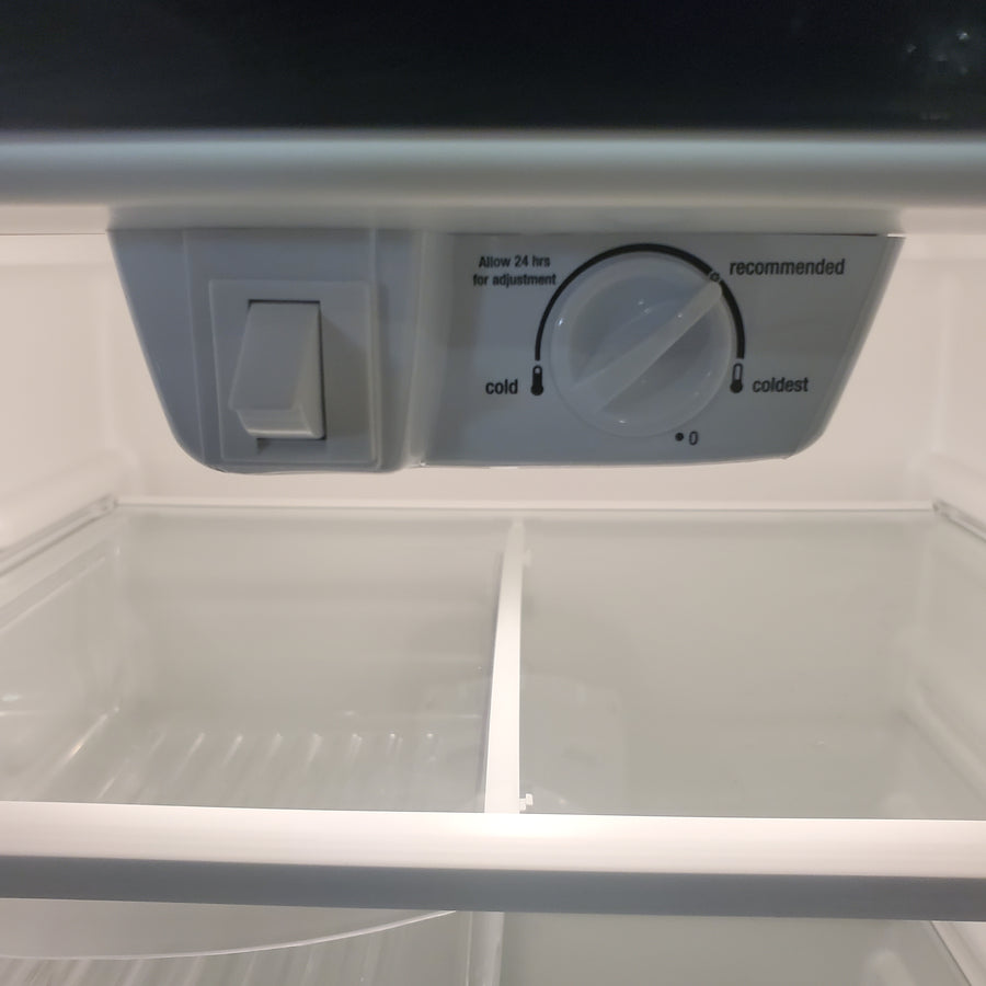 Frigidaire 20.4-cu ft Standard-Depth 30-in Wide Top-Freezer Refrigerator in EasyCare Stainless Steel LFTR2021TF - Scratch & Dent (Minor)