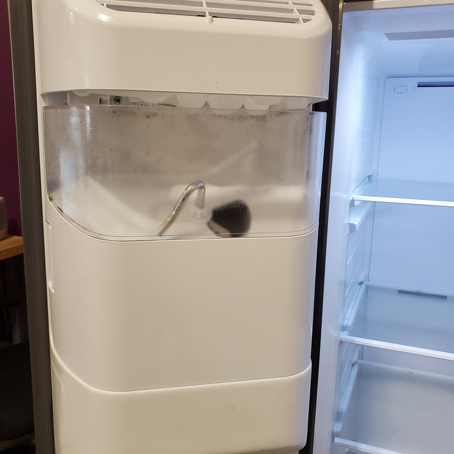 Samsung 27.4-cu ft Side-by-Side Refrigerator with Ice Maker in Fingerprint Resistant Stainless Steel RS27T5200SR - Scratch & Dent (Minor)