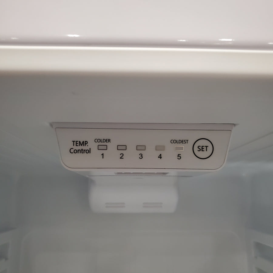 Galanz 24 in. 10 cu. ft. Retro Top Freezer Refrigerator, Energy Star and Frost Free in Milkshake White GLR10TWEEFR - Open Box