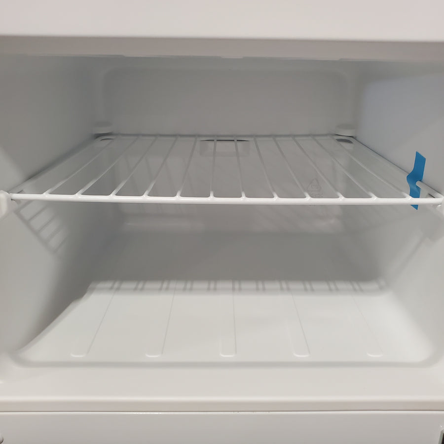 Vissani 7.2 cu. ft. Top Freezer Refrigerator in Fingerprint Resistant Stainless Steel Look MDTF7SSES4 - Scratch & Dent (Minor)