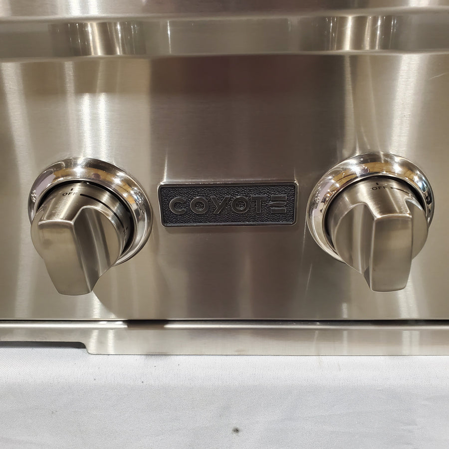 Coyote 36 Inch Built-In Grill with 4 Infinity Burners™, 875 sq. in. Cooking Surface, Interior Grill Lighting and Integrated Wing Guard C2C36NG - Open Box