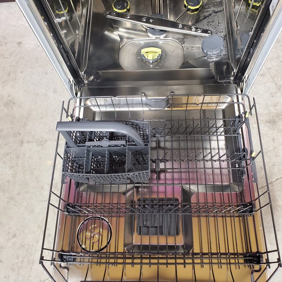 Asko 40 Series 24" Stainless Steel Dishwasher with Pocket Handle and 9 Spray Wash System 11113100 - DBI564ISSOF - Scratch & Dent (Minor)