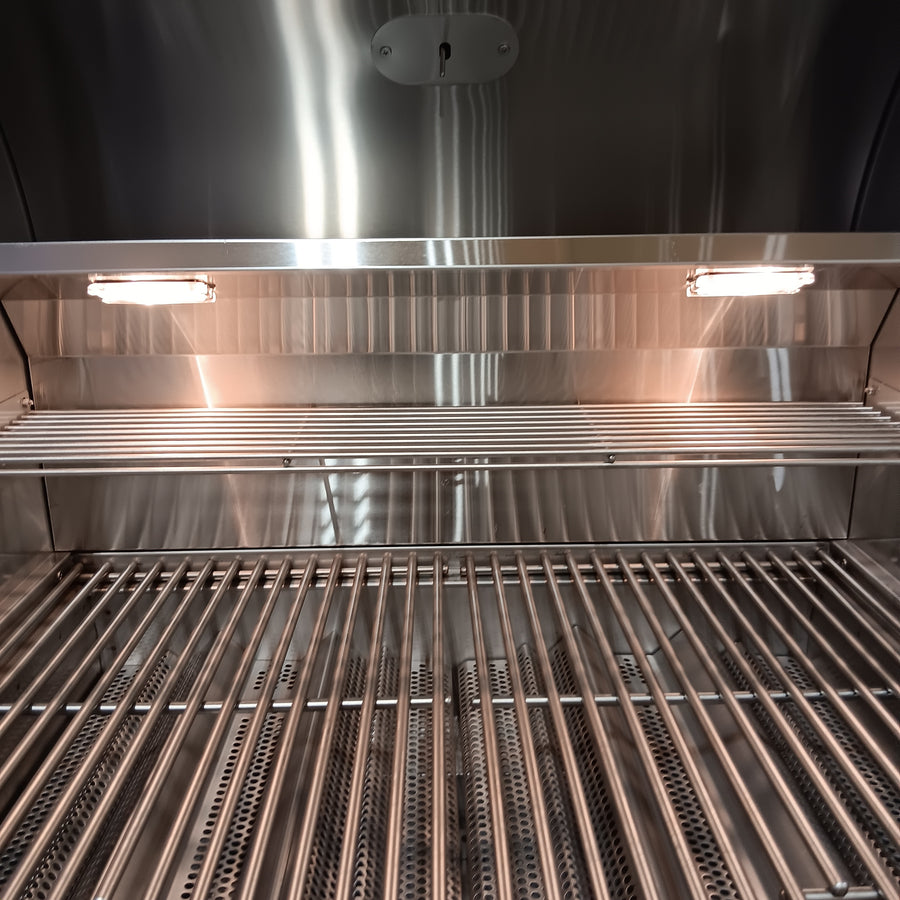 Coyote 28 Inch Built-in Gas Grill with Infinity Burners, Warming Rack, Heat Control Grids, 40,000 Total BTU, Interior Hood Lights, 640 sq. in. Cooking Area and Stainless Steel Grates C1C28LP - Scratch & Dent (Minor)