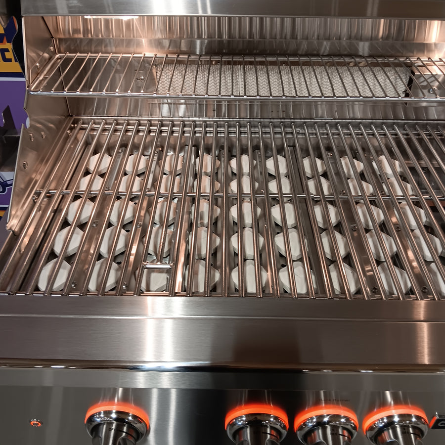 Coyote 36 Inch Built-In Grill with 3 Infinity Burners™, RapidSear™ Infrared Burner, 875 sq. in. Cooking Surface, Interior Grill Lighting, LED Illuminated Knobs, and Integrated Wind Guard C2SL36NG - Scratch & Dent (Moderate)