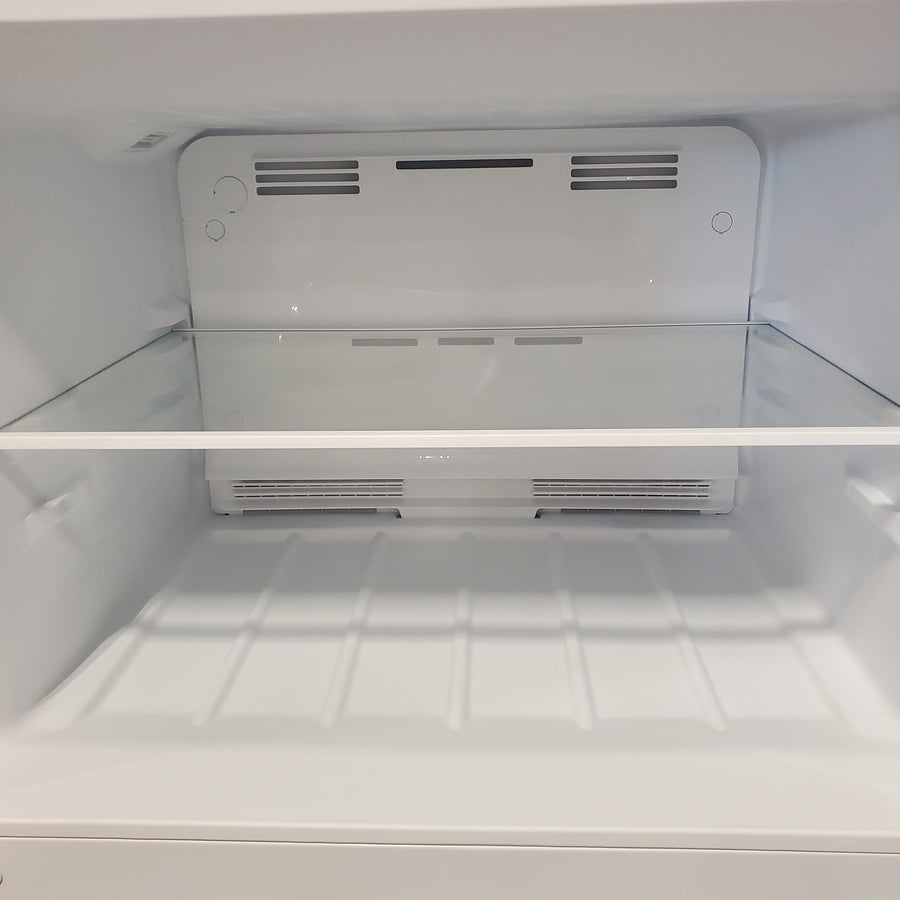 Vissani 14.2 cu. ft. Top Freezer Refrigerator in White, Garage Ready MDTF14WH5 - Scratch & Dent (Major)