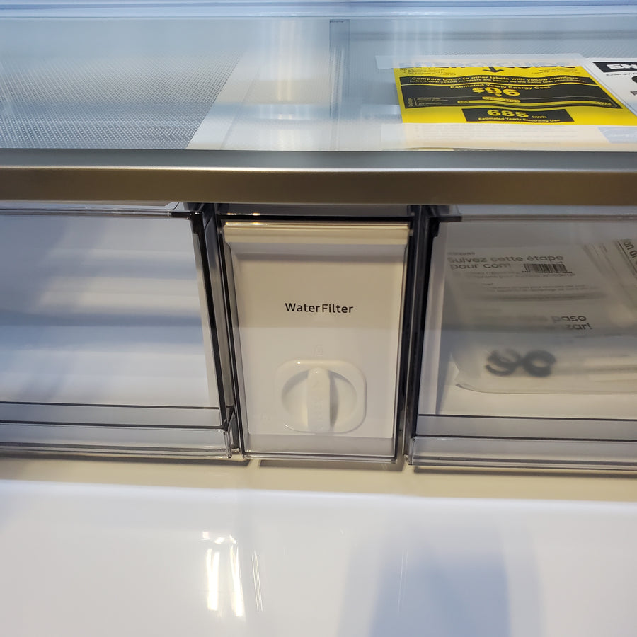 Samsung 29 cu. ft. Bespoke 4-Door French Door Refrigerator with Beverage Center™ in Stainless Steel RF29BB8600QL - Scratch & Dent (Moderate)