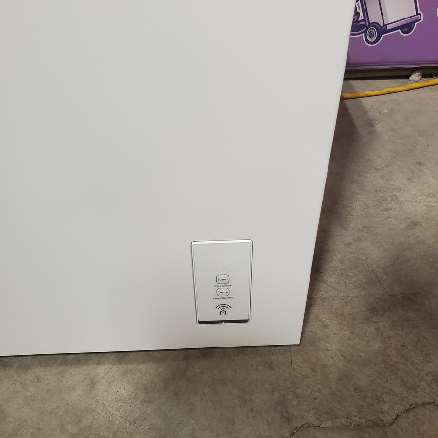 Vissani 8.8 cu. ft. Manual Defrost Convertible Garage Ready Chest Freezer in White, Powered by Hubspace MDCF9WH - Scratch & Dent (Minor)