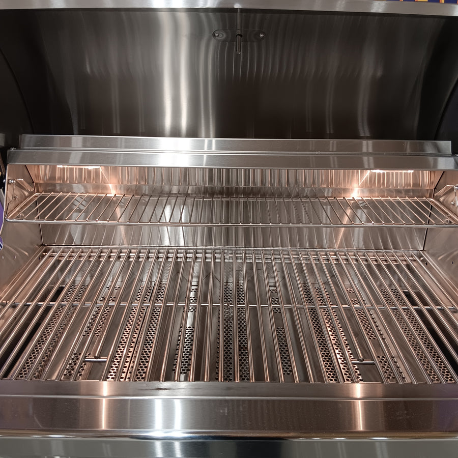 Coyote CL-Series 36-in 4-Burner Built-In Natural Gas Grill w/ Lift-Assist Hood & Safety Valve C3CL36NG - Scratch & Dent (Moderate)