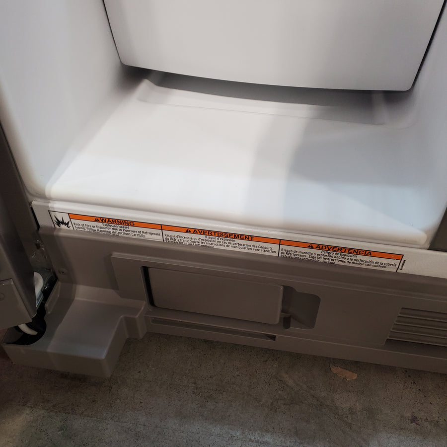 Whirlpool 24 cu ft Capacity Side By Side Refrigerator with Ice and Water Dispenser in Fingerprint Resistant Stainless Steel WRS315SDHZ - Scratch & Dent (Minor)