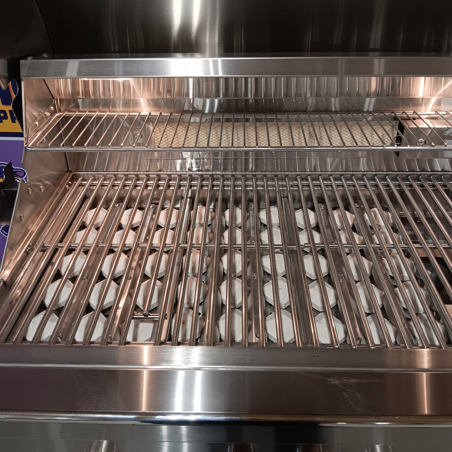 Coyote 36 Inch Built-In Grill with 3 Infinity Burners™, RapidSear™ Infrared Burner, 875 sq. in. Cooking Surface, Interior Grill Lighting, LED Illuminated Knobs, and Integrated Wind Guard C2SL36NG - Scratch & Dent (Minor)