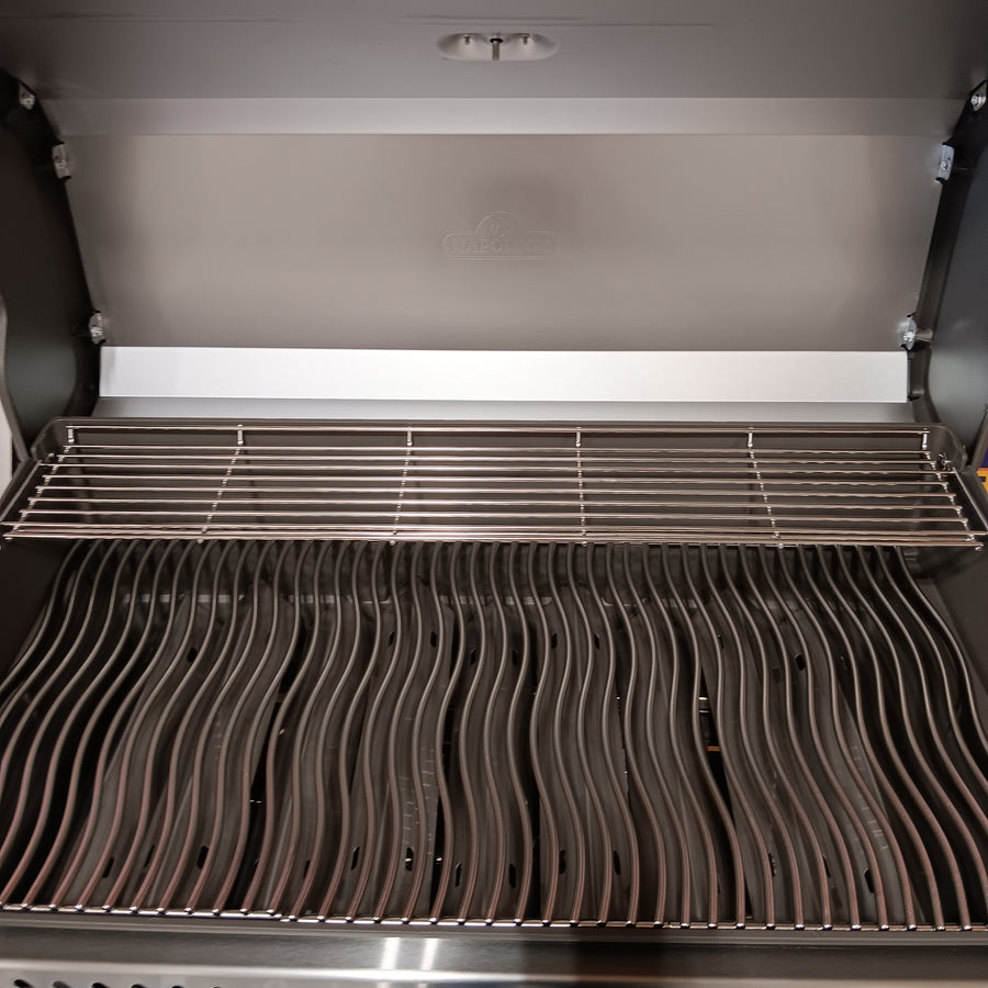 NAPOLEON Rogue PRO 625 Series Black 5-Burner Infrared Natural Gas Grill 1-Side Burner RP625SIB - Open Box