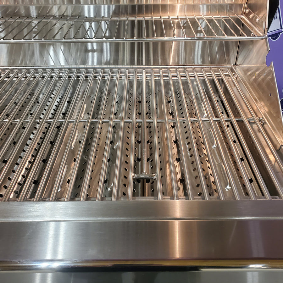 Coyote 36 Inch Built-In Grill with 4 Infinity Burners™, 875 sq. in. Cooking Surface, Interior Grill Lighting and Integrated Wing Guard C2C36NG - Open Box