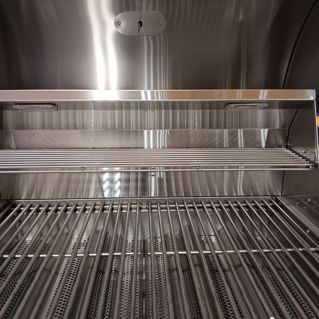 Coyote 28 Inch Built-in Gas Grill with Infinity Burners, Warming Rack, Heat Control Grids, 40,000 Total BTU, Interior Hood Lights, 640 sq. in. Cooking Area and Stainless Steel Grates 1117285 - C1C28LP - Scratch & Dent (Minor)