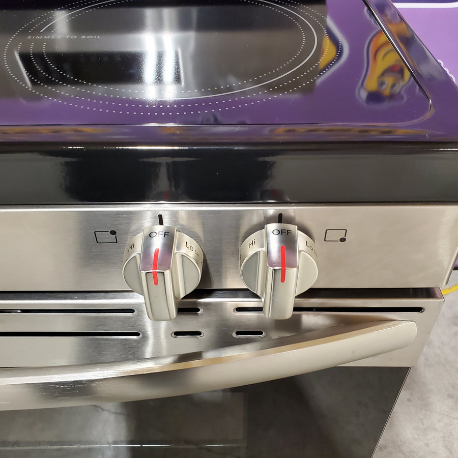 Frigidaire Electric Range with Five Cooktop Element, Air Fry and Self Cleaning 22142774 - FCRE3083AS - Open Box