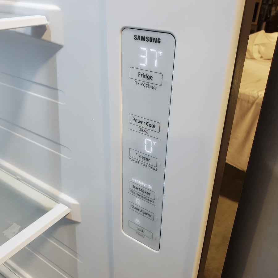 Samsung 27.4-cu ft Side-by-Side Refrigerator with Ice Maker in Fingerprint Resistant Stainless Steel RS27T5200SR - Scratch & Dent (Moderate)