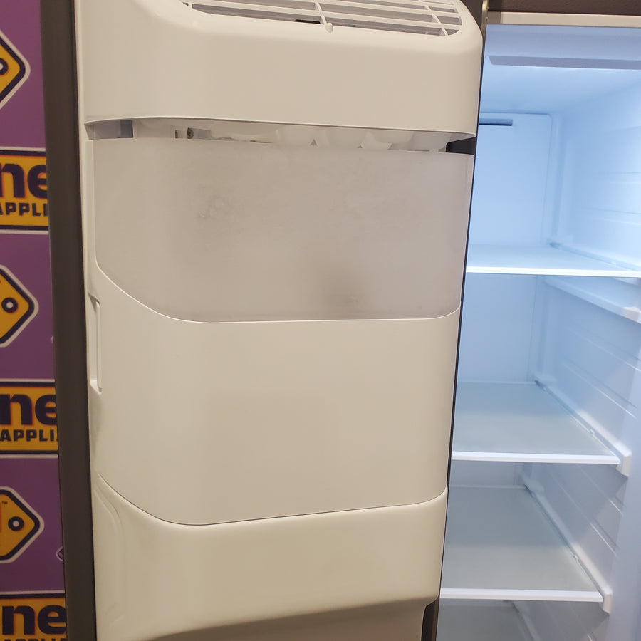 Samsung 27.4-cu ft Side-by-Side Refrigerator with Ice Maker in Fingerprint Resistant Stainless Steel RS27T5200SR - Scratch & Dent (Minor)