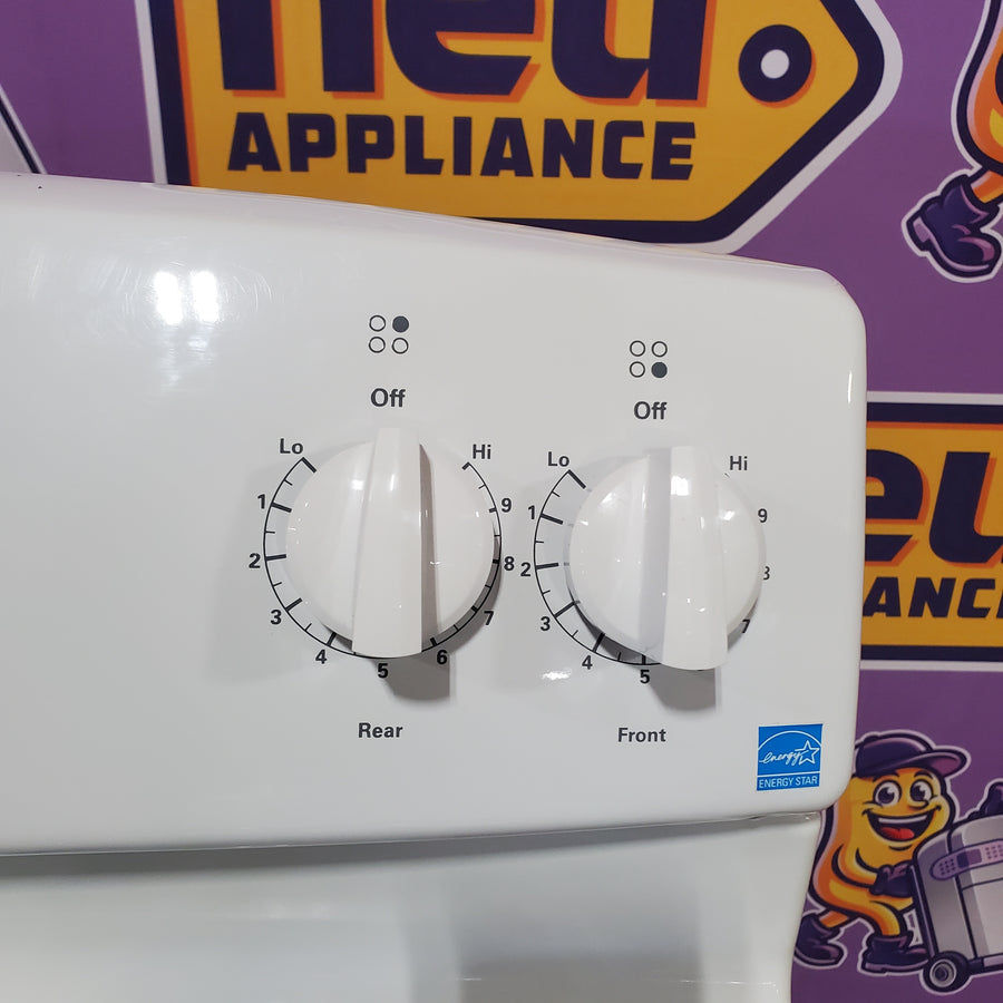 GE Hotpoint 30-in 4 burners 5.0-cu ft Freestanding Electric Range in White RBS330DR3WW - Scratch & Dent (Moderate)
