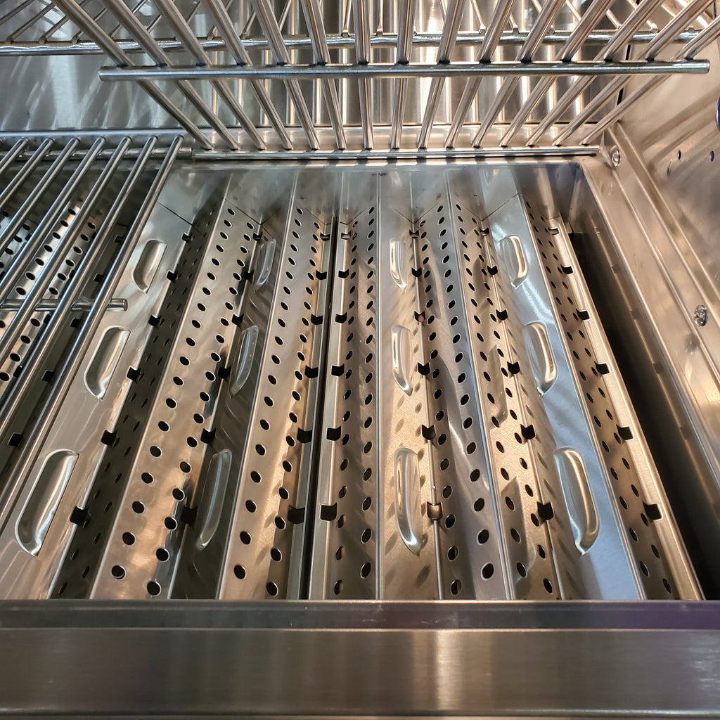Coyote 42 Inch Built-In Grill with 5 Infinity Burners™, 1275 sq. in. Cooking Surface, Interior Grill Lighting and Integrated Wing Guard 1118339 - C2C42NG - Scratch & Dent (Minor)