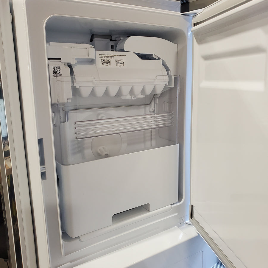 LG Counter-Depth MAX™ with Zero Clearance™ 3-Door French Door Refrigerator with Thin Door Design LF24Z6530S - Scratch & Dent (Moderate)