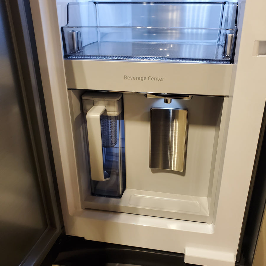 Samsung 29 cu. ft. Bespoke 4-Door French Door Refrigerator with Beverage Center™ in Stainless Steel RF29BB8600QL - Scratch & Dent (Moderate)