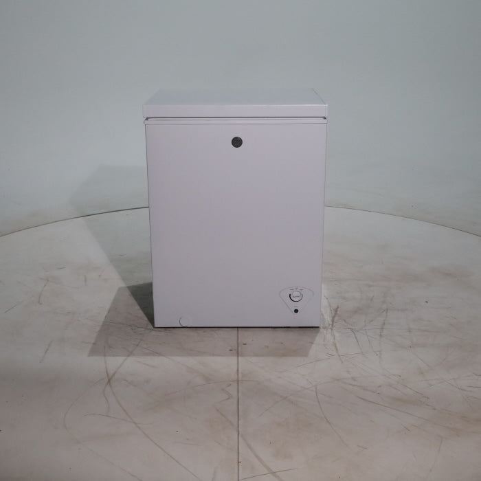 24.75 in. White GE 5.1 cu. ft. Chest Freezer with Storage Bins - Scratch & Dent - Moderate