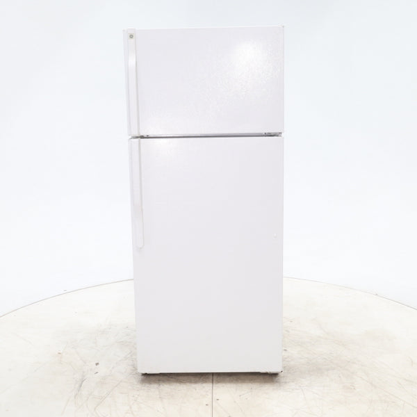 28" Wide Ge White Top Freezer 18.2 cu ft Refrigerator with Ice Maker - Certified Refurbished
