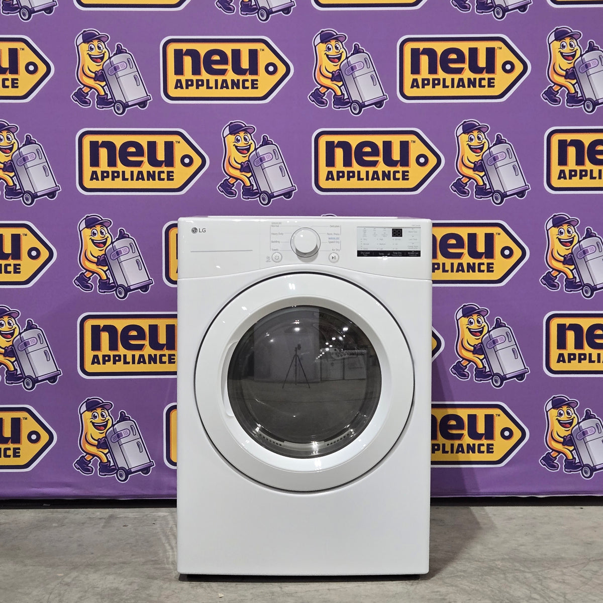 LG 7.4 cu. ft. ENERGY STAR Electric Vented Dryer with Sensor Dry and SmartThinQ Technology 6SD63 - DLE3400W - Open Box
