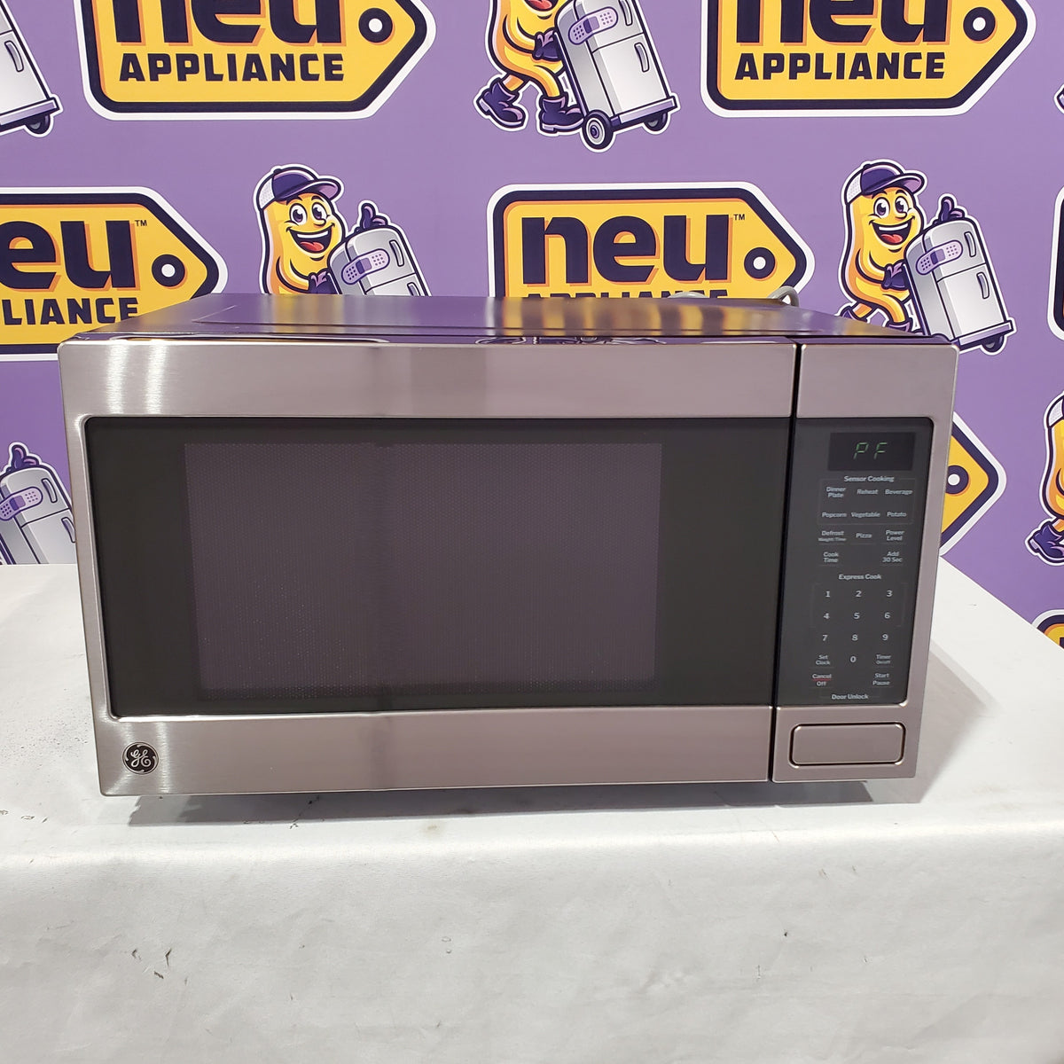 GE® 1.6 Cu. Ft. Countertop Microwave Oven in Stainless Steel SA615 - GCST16S1WSS - Scratch & Dent (Moderate)