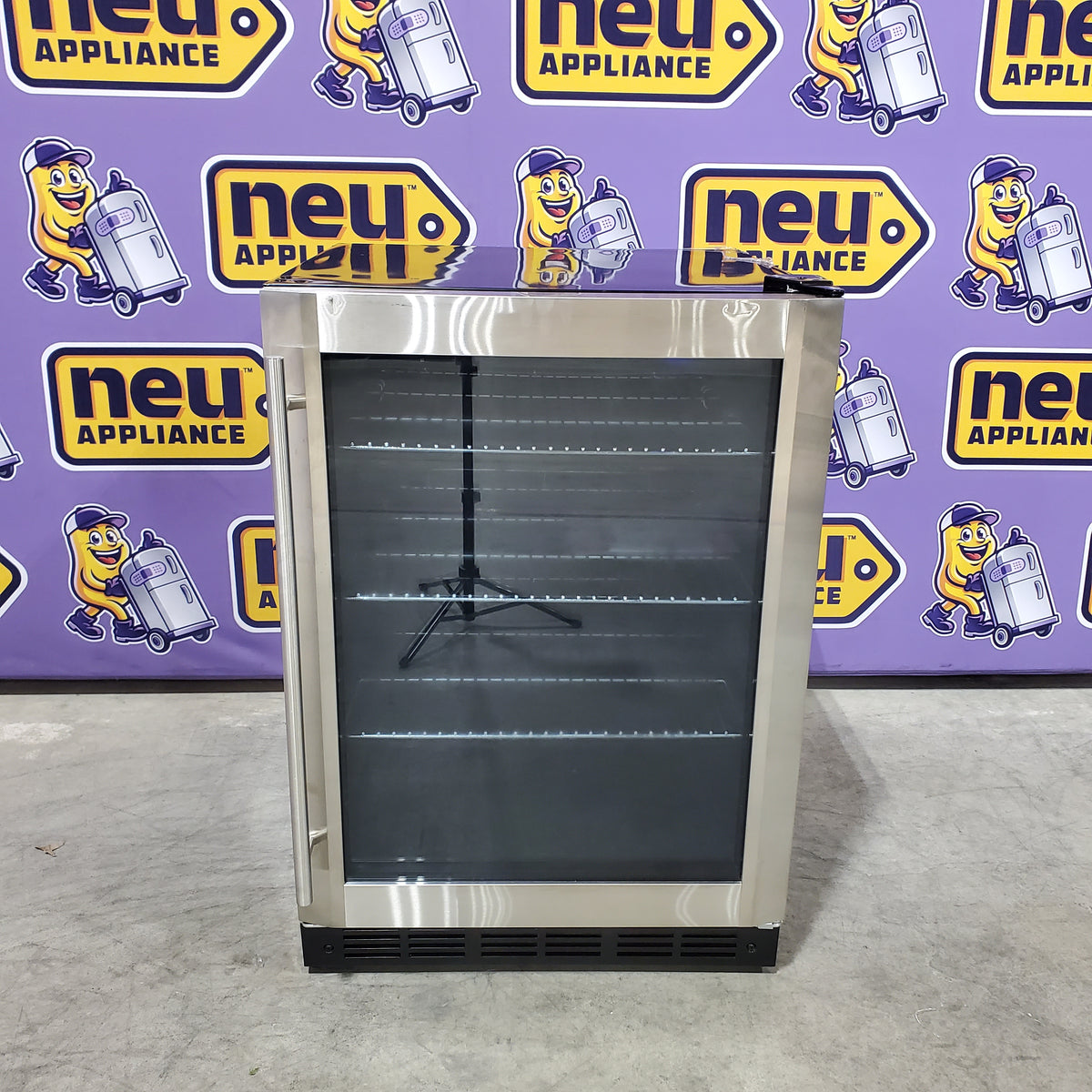 Magic Chef Beverage 23.4 in. 154 (12 oz.) Can Beverage Cooler in Stainless Steel HMBC58ST - Open Box