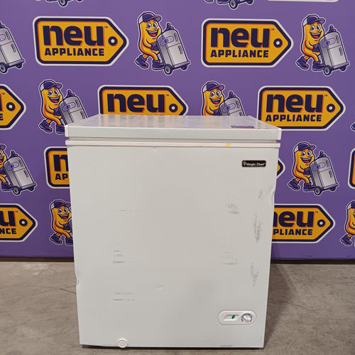 Pictures of Magic Chef 5.0. cu. ft. Chest Freezer with Interior LED Light and Defrost Water Drain 25132SD310 - HMCF5W4 - Scratch & Dent (Moderate) - Neu Appliance Outlet - Discount Appliance Outlet in Austin, Tx