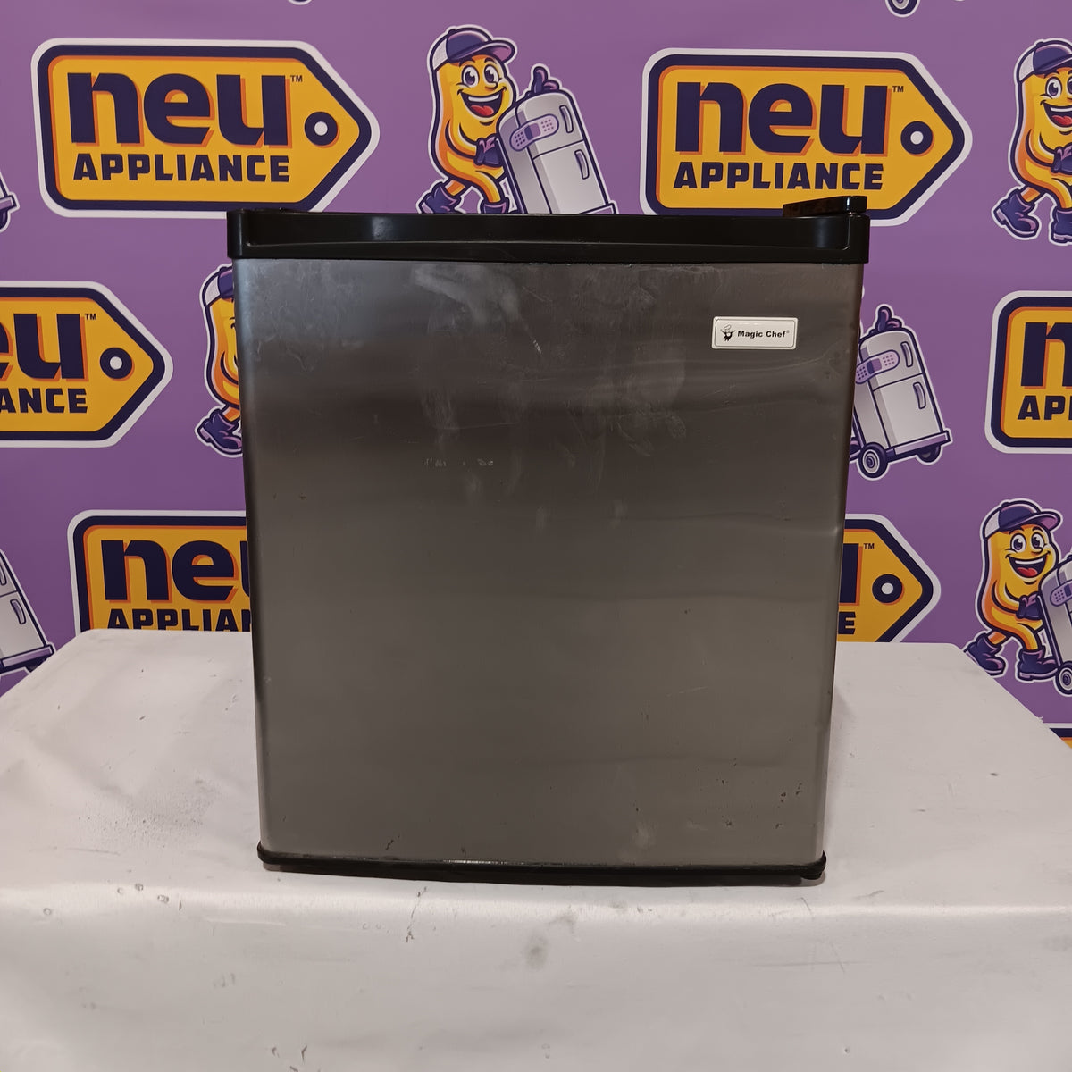 Magic Chef 1.7 cu. ft. Mini Fridge in Stainless Steel SA639 - MCBR170S - Scratch & Dent (Moderate)