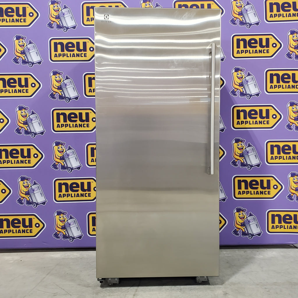 Pictures of Electrolux 19 Cu. Ft. Single-Door Refrigerator EI33AR80WS - Open Box and Electrolux 19 Cu. Ft. Single-Door Freezer EI33AF80WS - Open Box - Neu Appliance Outlet - Discount Appliance Outlet in Austin, Tx