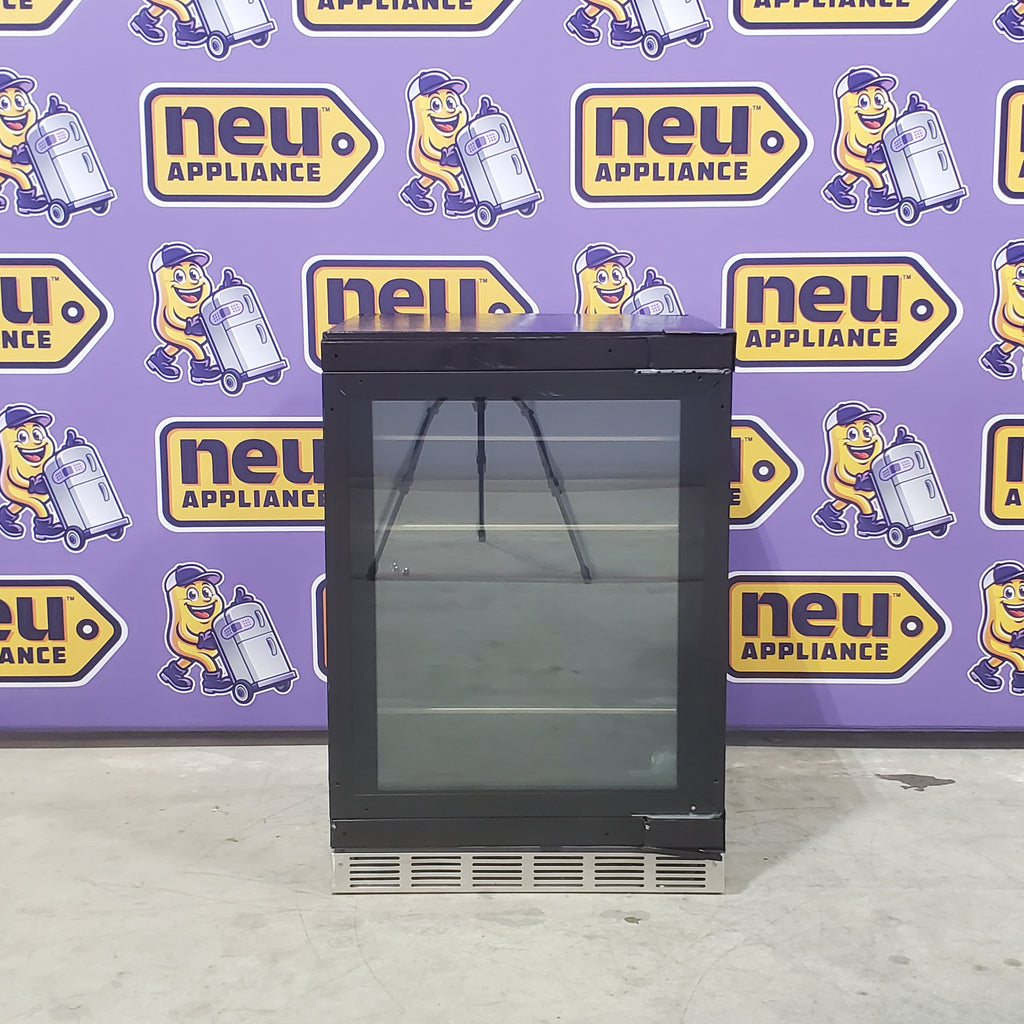 Pictures of Thermador Stainless Steel Under Counter 24 Inch Beverage Refrigerator with Glass Door and Adjustable LED Lighting T24UR915RS - Scratch and Dent (Moderate) - Neu Appliance Outlet - Discount Appliance Outlet in Austin, Tx