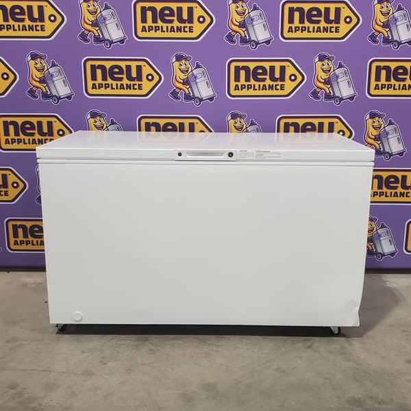 Frigidaire 15 Cu. Ft. Garage Ready Chest Freezer 3SD1116 - FFCL1542AW - Scratch & Dent (Moderate)