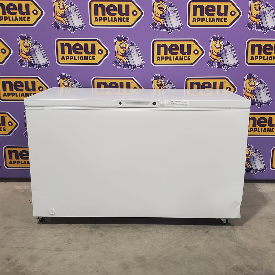 Frigidaire 15 Cu. Ft. Garage Ready Chest Freezer 3SD1116 - FFCL1542AW - Scratch & Dent (Moderate)