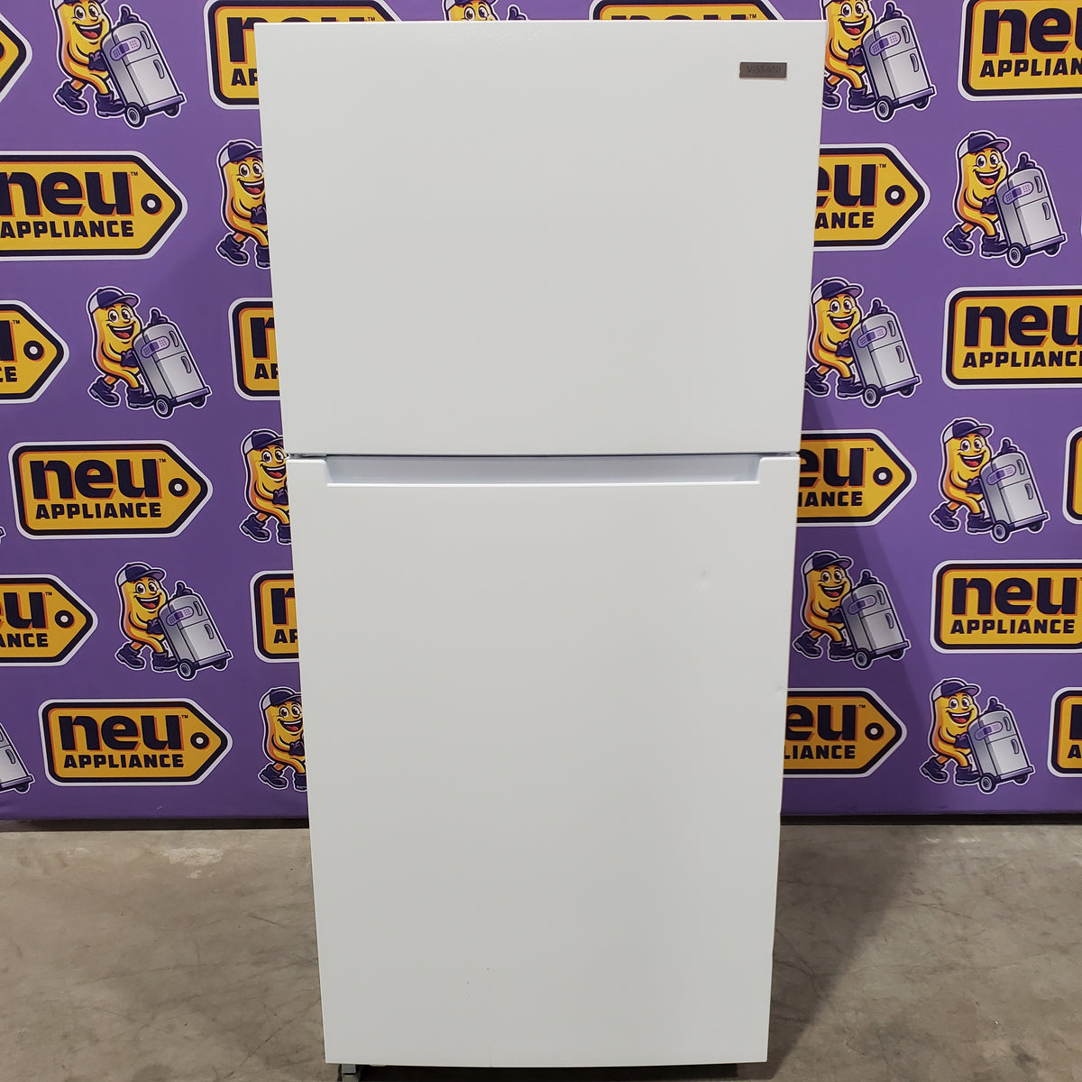 Vissani 18.1 cu. ft. Top Freezer Refrigerator with Adjustable Glass Shelving in White, Garage Ready 251312SD984 - MDTF18WHR5 - Scratch & Dent (Moderate)