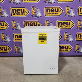 Vissani 5.0 cu. ft. Manual Defrost Chest Freezer with LED Light in White, Garage Ready 25135SD598 - HMCF5W5 - Scratch & Dent (Minor)