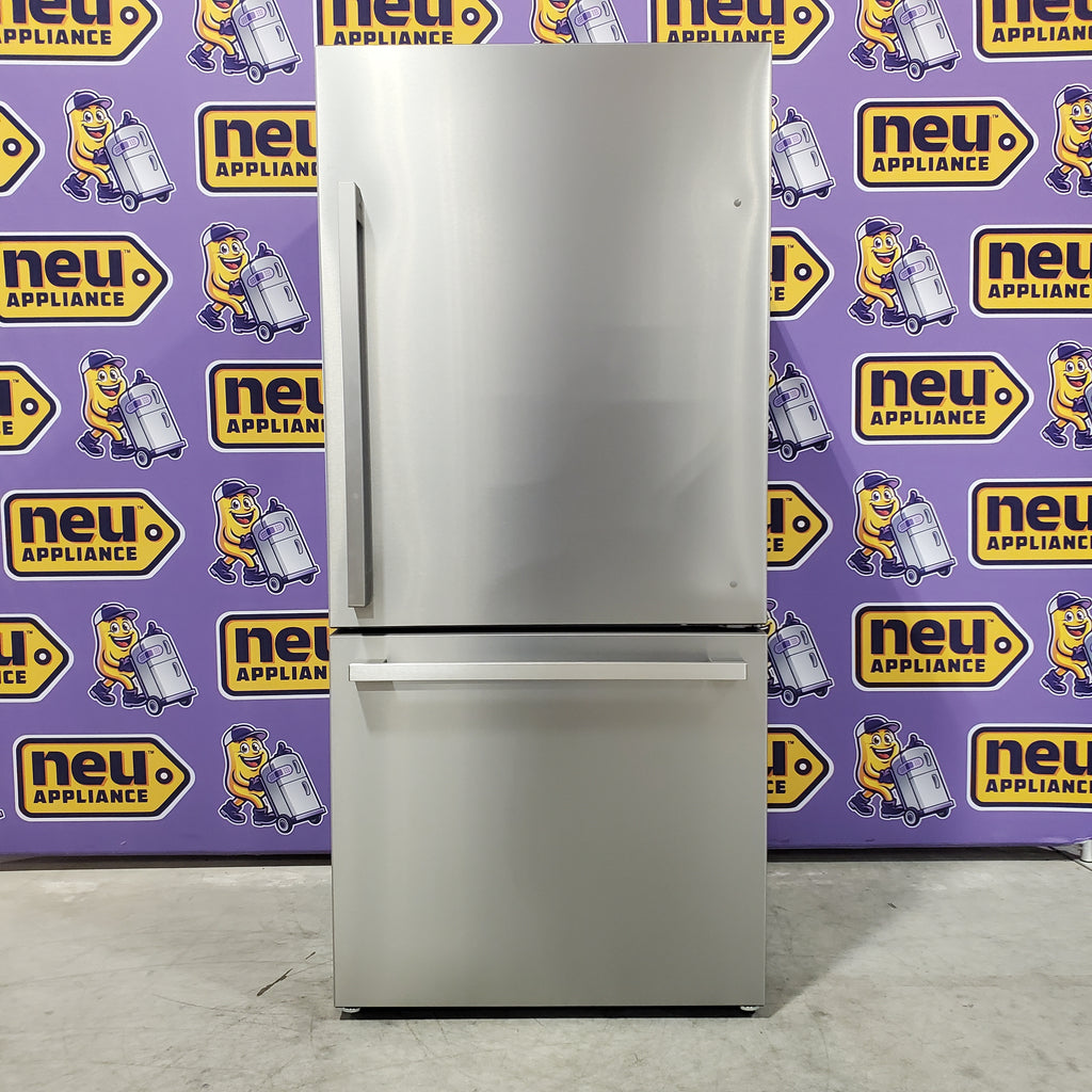 Hisense 33" Wide Counter Depth ENERGY STAR 17.2-cu ft Bottom-Freezer Refrigerator with Ice Maker in Fingerprint Resistant Stainless Steel 3SD737 - HRB171N6BSE - Scratch & Dent (Minor)
