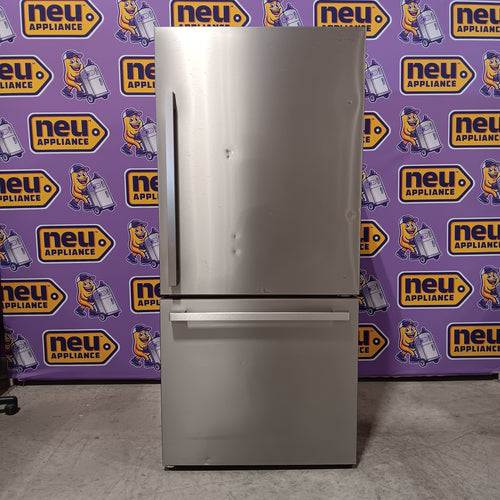 Hisense Counter Depth Bottom Freezer 17.2 Cu. Ft. Refrigerator with LED Lighting and Super Cool and Super Freeze in Fingerprint Stainless Steel 22132SD139 - HRB171N6ASE - Scratch and Dent (Moderate)